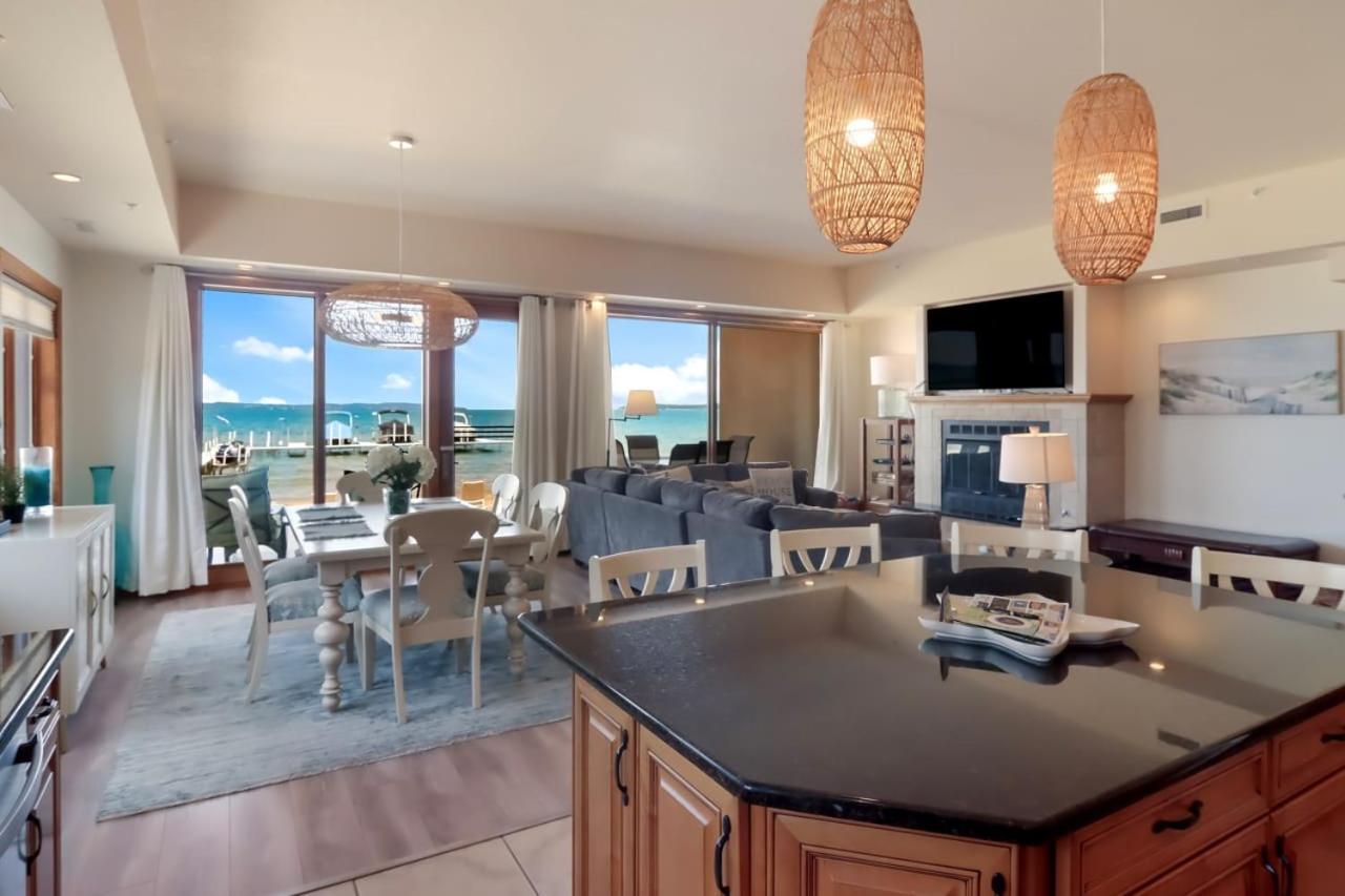 טראוורס סיטי Sugar Beach Villa 1012 Luxury Waterfront Condo מראה חיצוני תמונה