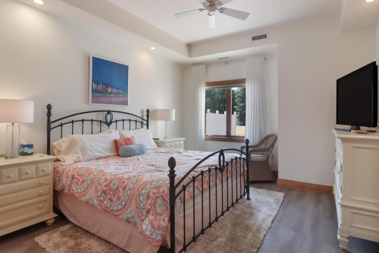 טראוורס סיטי Sugar Beach Villa 1012 Luxury Waterfront Condo מראה חיצוני תמונה